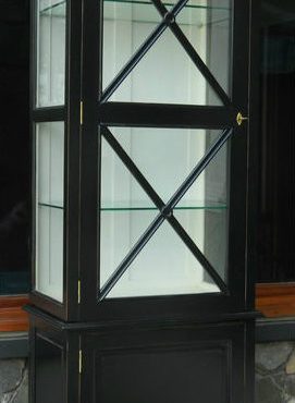 South Hamptons Display Unit