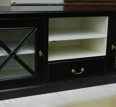 South Hamptons TV Unit