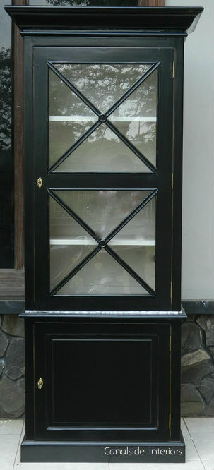 South Hamptons Display Unit