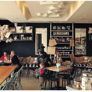 Canalside Interiors furniture and custom table tops for cafes / restaurants
Image of Foodies Deli Cafe C/- www.brasseriebread.com.au